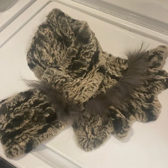 NWOT BELLE FARE pull-through fur scarf - Picture 2 of 6